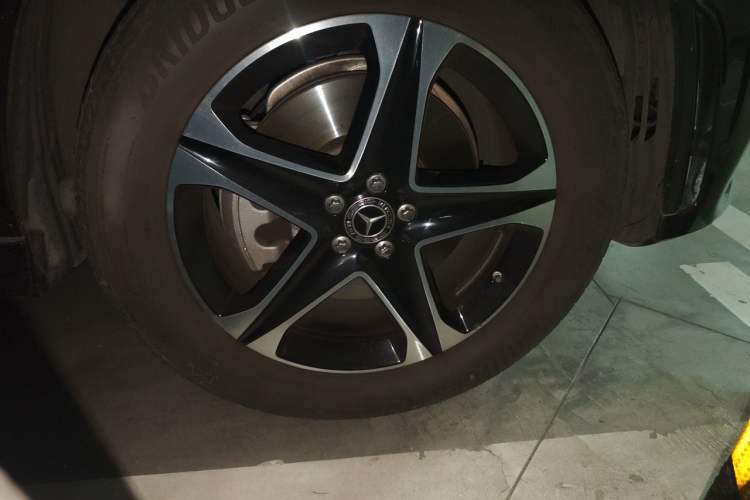 Used Mercedes-Benz GLE New Energy 2021 GLE 350 e 4MATIC Premium Edition Right Front Wheel Hub