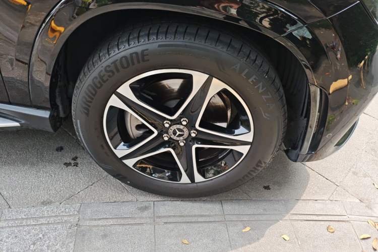 Used Mercedes-Benz GLE New Energy 2021 GLE 350 e 4MATIC Premium Edition Right Front Wheel Hub