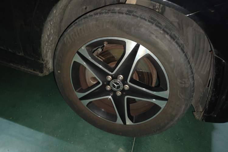Used Mercedes-Benz GLE New Energy 2021 GLE 350 e 4MATIC Premium Edition Right Front Wheel Hub