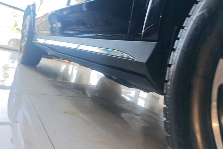 Used Mercedes-Benz GLE New Energy 2021 GLE 350 e 4MATIC Premium Edition Right Side Sill