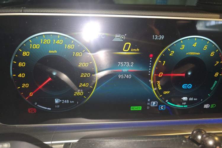 Used Mercedes-Benz GLE New Energy 2021 GLE 350 e 4MATIC Odometer Close Up