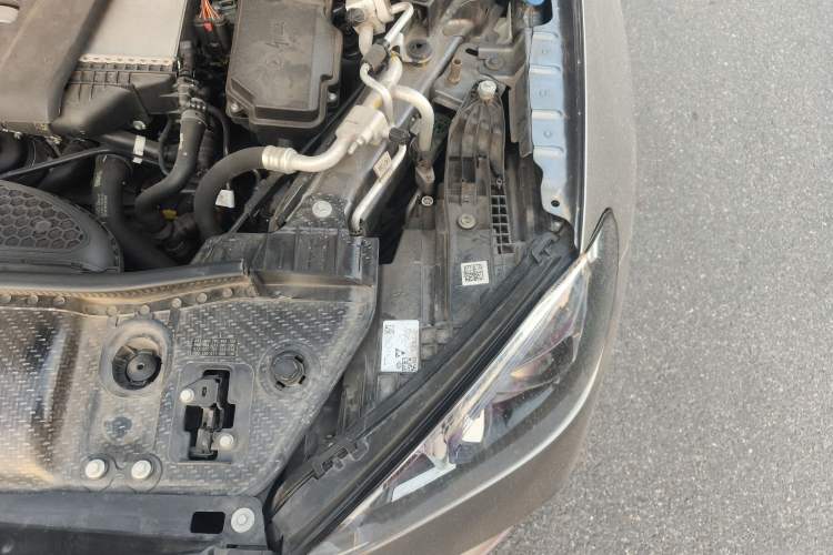 Used Mercedes-Benz GLE New Energy 2021 GLE 350 e 4MATIC Engine Bay Left