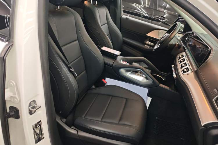 Used Mercedes-Benz GLE New Energy 2021 GLE 350 e 4MATIC Coupe SUV Right Front Seat