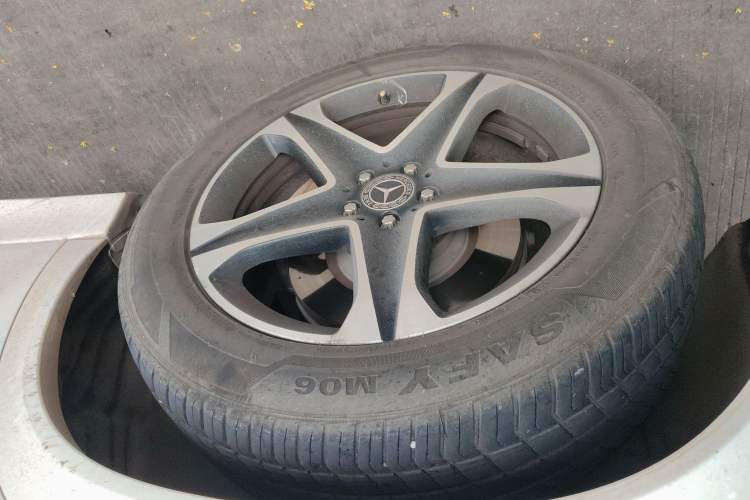 Used Mercedes-Benz GLE New Energy 2021 GLE 350 e 4MATIC Right Front Wheel Hub