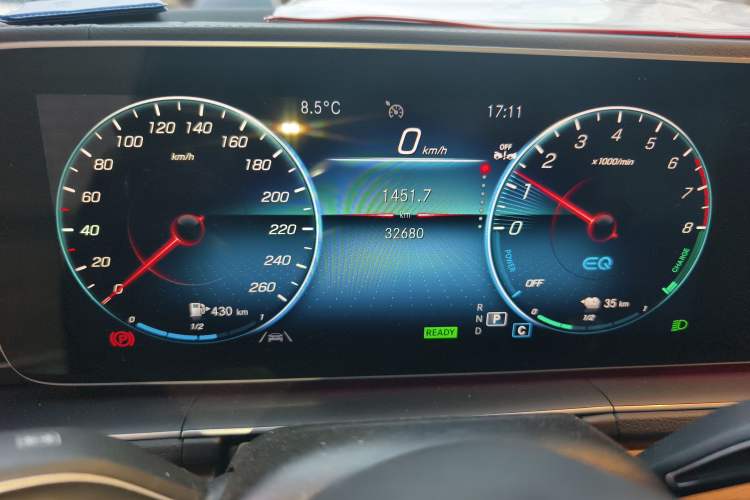 Used Mercedes-Benz GLE New Energy 2022 Restyled GLE 350 e 4MATIC Odometer Close Up