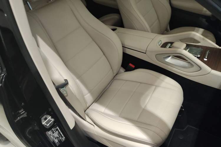 Used Mercedes-Benz GLE New Energy 2022 Restyled GLE 350 e 4MATIC Right Front Seat
