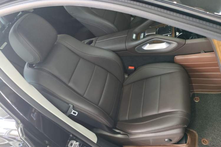Used Mercedes-Benz GLE New Energy 2022 Restyled GLE 350 e 4MATIC Right Front Seat