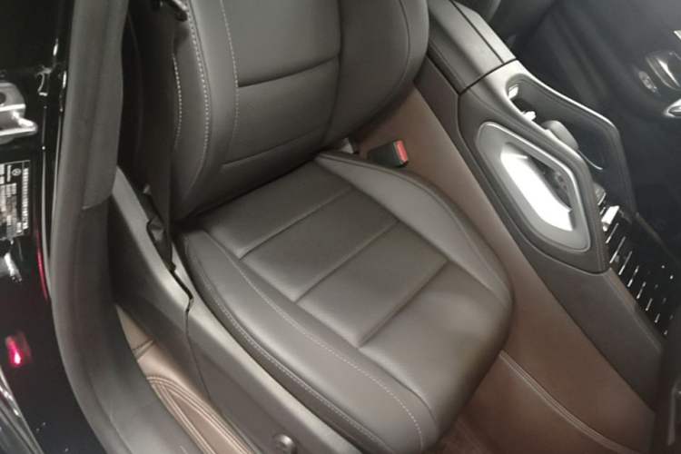 Used Mercedes-Benz GLE New Energy 2022 Restyled GLE 350 e 4MATIC Coupe SUV Right Front Seat