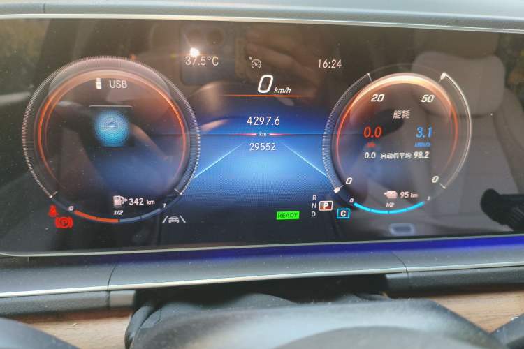 Used Mercedes-Benz GLE New Energy 2022 Restyled GLE 350 e 4MATIC Odometer Close Up
