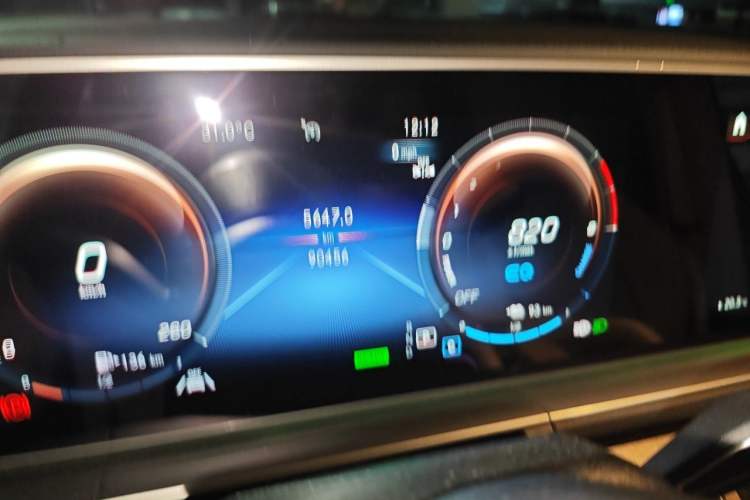 Used Mercedes-Benz GLE New Energy 2022 Restyled GLE 350 e 4MATIC Odometer Close Up
