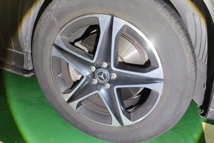 Used Mercedes-Benz GLE New Energy 2022 GLE 350 e 4MATIC Right Front Wheel Hub