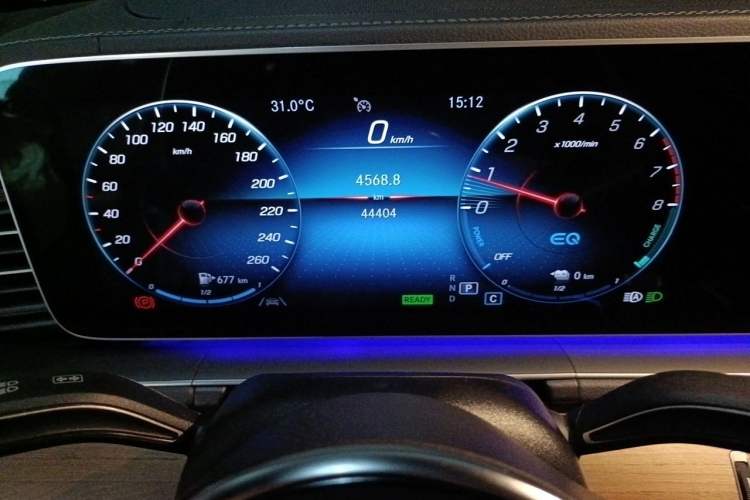 Used Mercedes-Benz GLE New Energy 2022 GLE 350 e 4MATIC Odometer Close Up