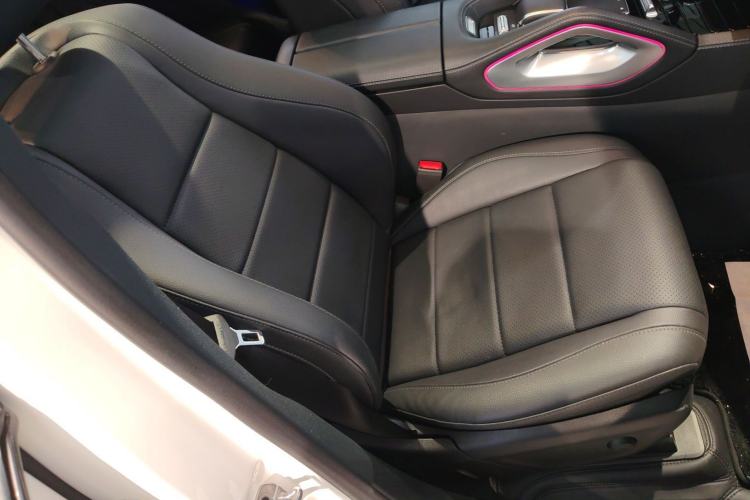 Used Mercedes-Benz GLE New Energy 2022 Restyled GLE 350 e 4MATIC Coupe SUV Right Front Seat