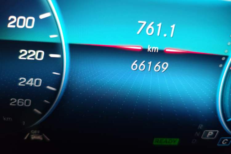 Used Mercedes-Benz GLE New Energy 2023 GLE 350 e 4MATIC Odometer Close Up