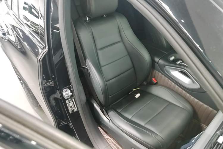 Used Mercedes-Benz GLE New Energy 2023 GLE 350 e 4MATIC Coupe SUV Right Front Seat