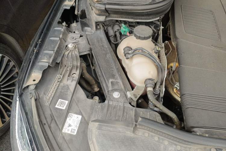 Used Mercedes-Benz GLE New Energy 2024 GLE 400 e 4MATIC Engine Bay Right