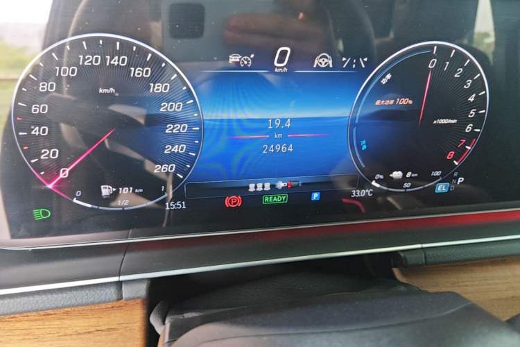Used Mercedes-Benz GLE New Energy 2024 GLE 400 e 4MATIC Odometer Close Up