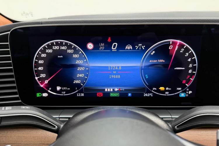 Used Mercedes-Benz GLE New Energy 2024 GLE 400 e 4MATIC Odometer Close Up
