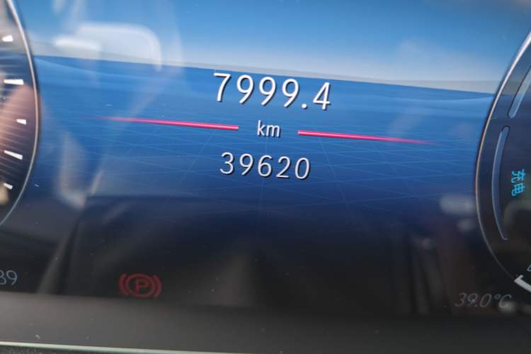 Used Mercedes-Benz GLE New Energy 2024 GLE 400 e 4MATIC Odometer Close Up