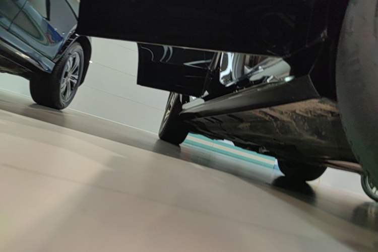 Used Mercedes-Benz GLE New Energy 2024 GLE 400 e 4MATIC Right Side Sill