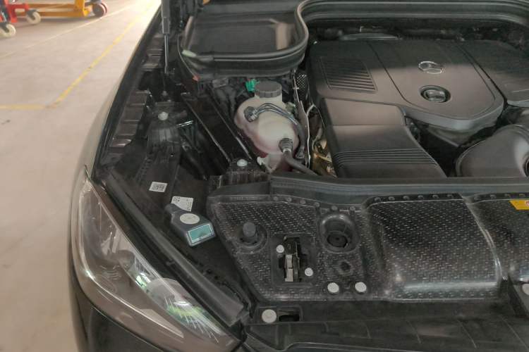 Used Mercedes-Benz GLE New Energy 2025 GLE 400 e 4MATIC Engine Bay Right