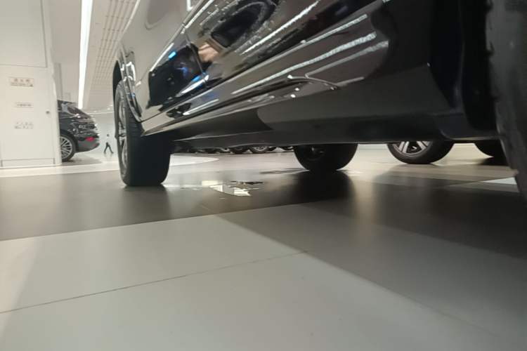 Used Mercedes-Benz GLE New Energy 2025 GLE 400 e 4MATIC Left Side Sill
