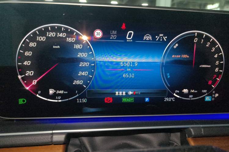 Used Mercedes-Benz GLE New Energy 2025 GLE 400 e 4MATIC Odometer Close Up