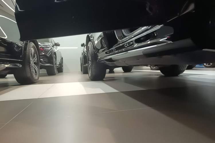 Used Mercedes-Benz GLE New Energy 2025 GLE 400 e 4MATIC Right Side Sill