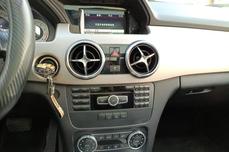 Used Mercedes-Benz GLK-Class 2014 GLK 200 Standard Model Audio And AC Panel