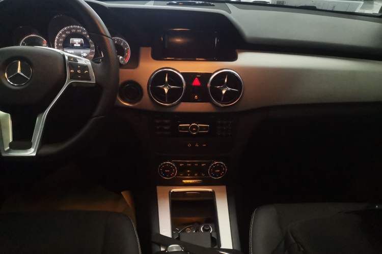 Used Mercedes-Benz GLK-Class 2015 GLK 260 4MATIC Dynamic Edition Ultimate Version Audio And AC Panel