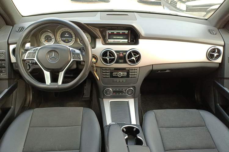 Used Mercedes-Benz GLK-Class 2014 GLK 200 Standard Model Center Console