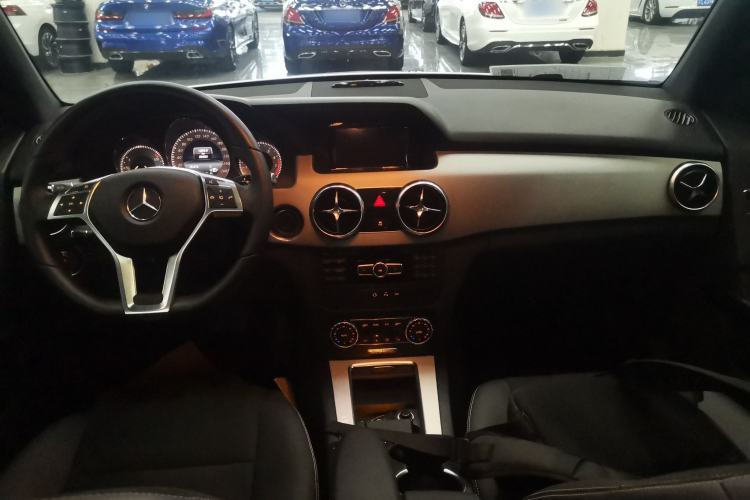 Used Mercedes-Benz GLK-Class 2015 GLK 260 4MATIC Dynamic Edition Ultimate Version Center Console