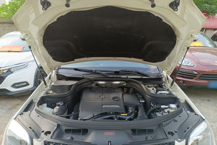 Used Mercedes-Benz GLK-Class 2014 GLK 200 Standard Model Engine Bay