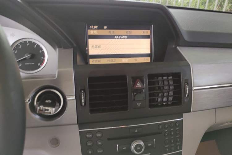 Used Mercedes-Benz GLK-Class 2008 GLK 350 4MATIC Audio And AC Panel