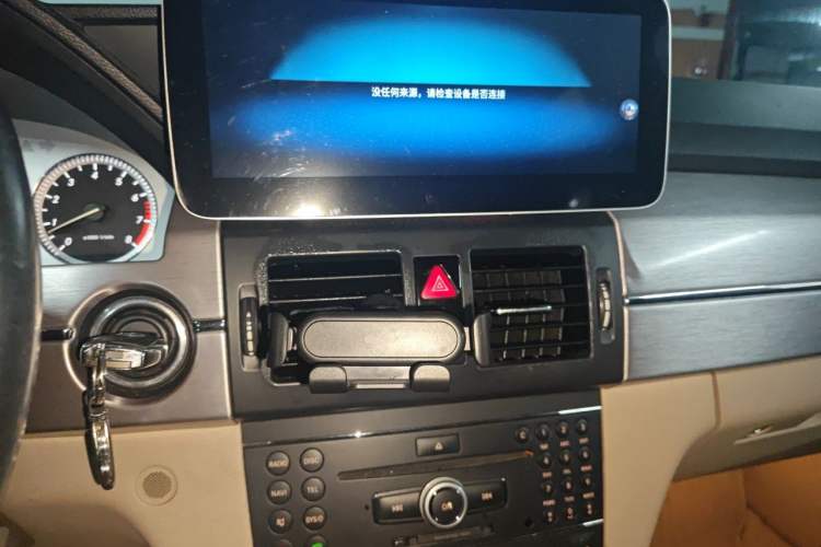 Used Mercedes-Benz GLK-Class 2008 GLK 300 4MATIC Luxury Model Audio And AC Panel