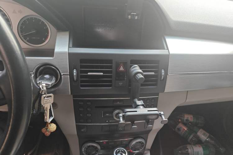 Used Mercedes-Benz GLK-Class 2008 GLK 300 4MATIC Luxury Model Audio And AC Panel