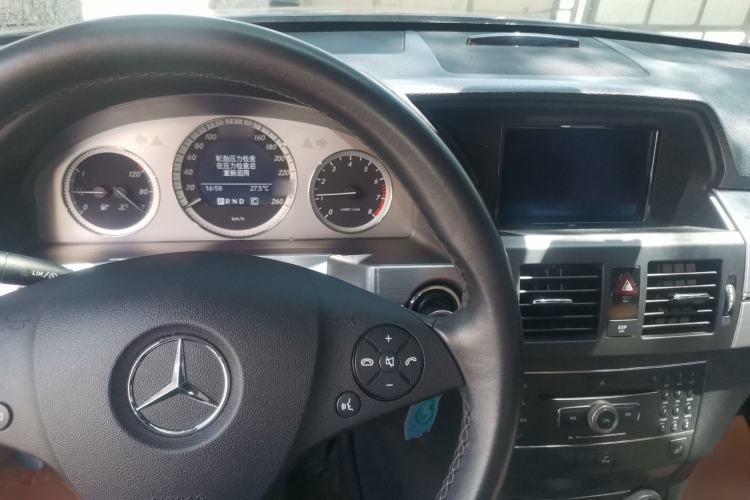 Used Mercedes-Benz GLK-Class 2008 GLK 300 4MATIC Luxury Model Center Console