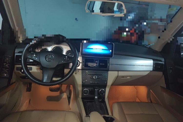 Used Mercedes-Benz GLK-Class 2008 GLK 300 4MATIC Luxury Model Center Console