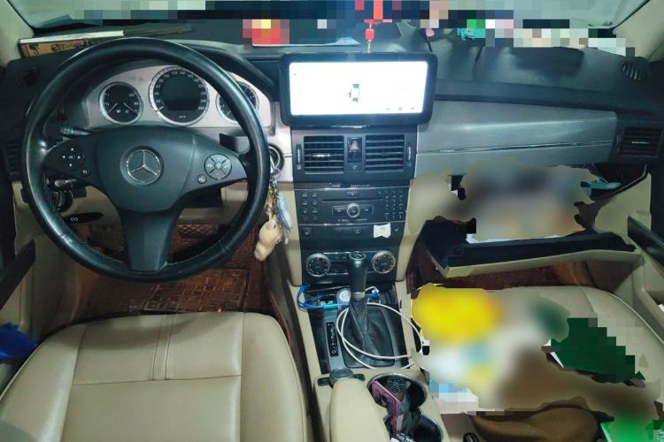 Used Mercedes-Benz GLK-Class 2008 GLK 300 4MATIC Luxury Model Center Console