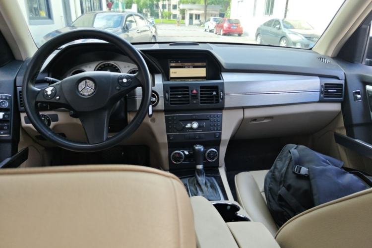 Used Mercedes-Benz GLK-Class 2008 GLK 350 4MATIC Center Console