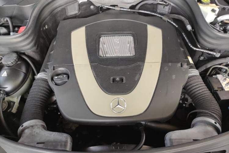 Used Mercedes-Benz GLK-Class 2008 GLK 350 4MATIC Engine Bay