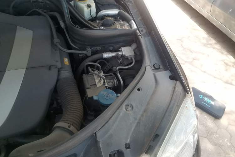 Used Mercedes-Benz GLK-Class 2008 GLK 300 4MATIC Luxury Model Engine Bay Left