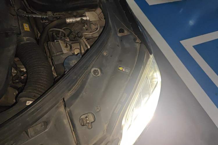 Used Mercedes-Benz GLK-Class 2008 GLK 300 4MATIC Luxury Model Engine Bay Left