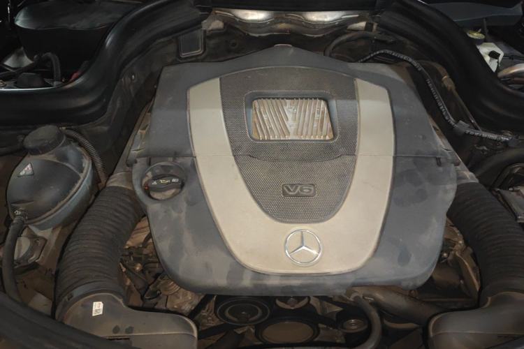 Used Mercedes-Benz GLK-Class 2008 GLK 300 4MATIC Luxury Model Engine Bay