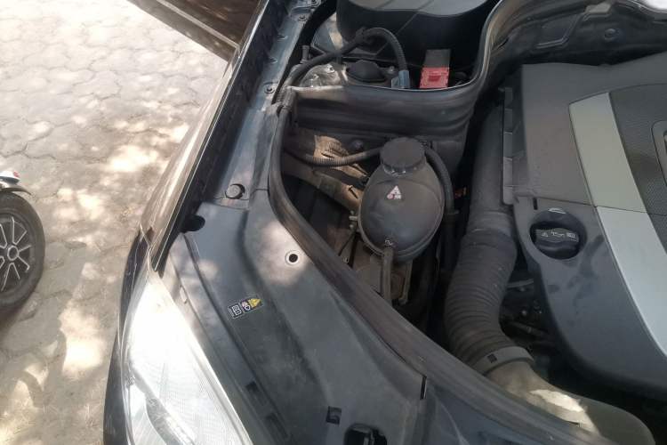Used Mercedes-Benz GLK-Class 2008 GLK 300 4MATIC Luxury Model Engine Bay Right