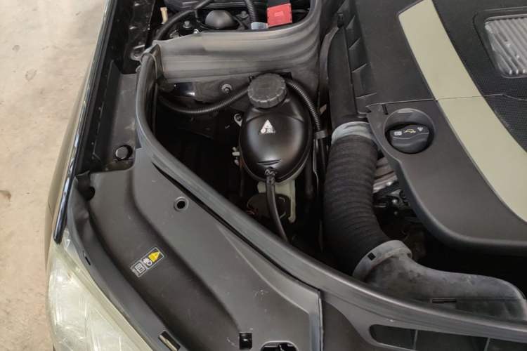 Used Mercedes-Benz GLK-Class 2008 GLK 350 4MATIC Engine Bay Right