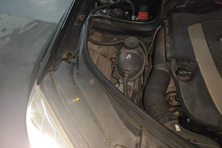 Used Mercedes-Benz GLK-Class 2008 GLK 300 4MATIC Luxury Model Engine Bay Right