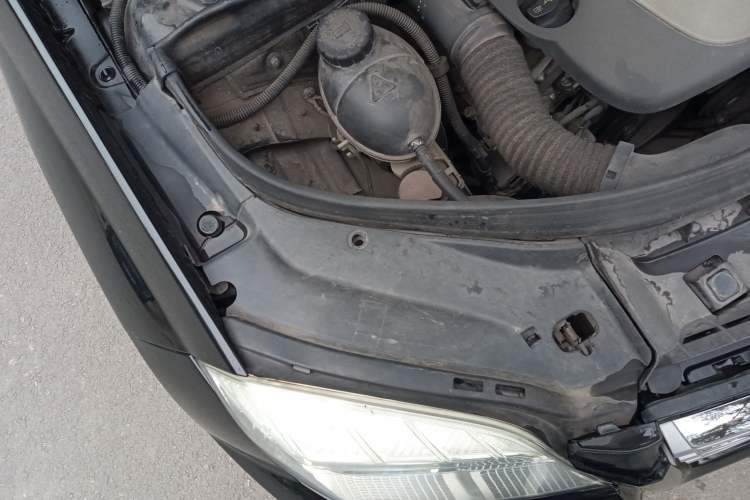 Used Mercedes-Benz GLK-Class 2008 GLK 300 4MATIC Luxury Model Engine Bay Right