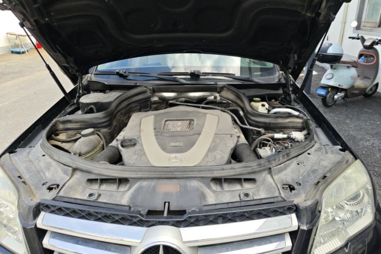 Used Mercedes-Benz GLK-Class 2008 GLK 350 4MATIC Engine Bay