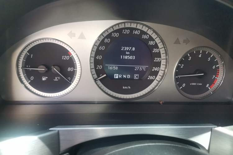 Used Mercedes-Benz GLK-Class 2008 GLK 300 4MATIC Luxury Model Odometer Close Up